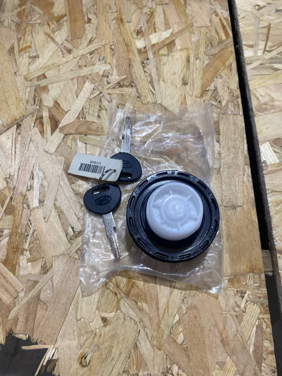 Крышка бака топливного с ключами HD35, HD65, HD72, HD78, HD120 PSP