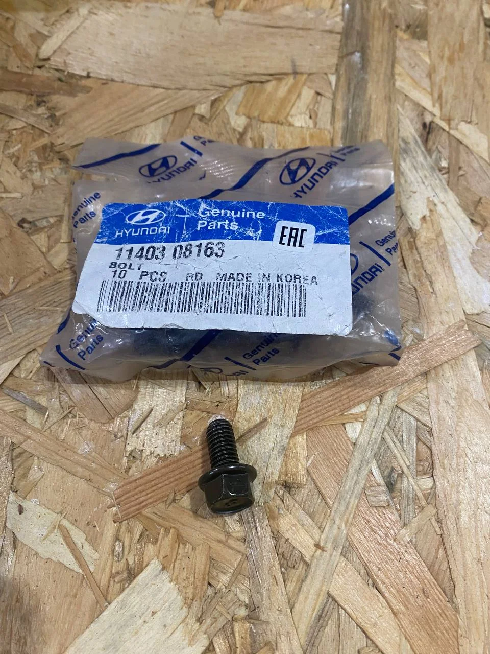 Болт HD65, HD72, HD78, HD120 Hyundai-Kia