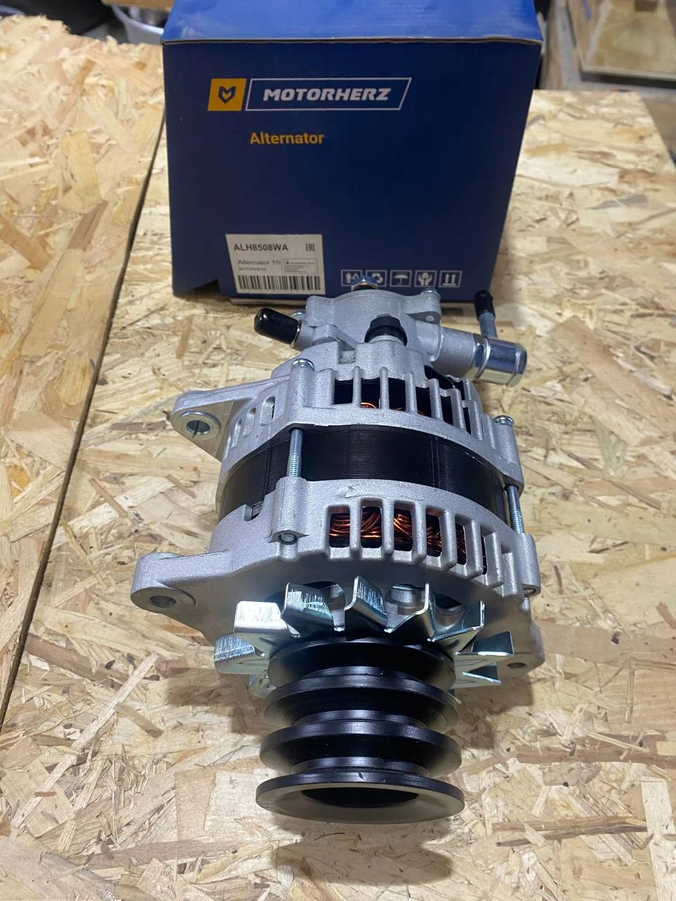 Генератор (24V/100A) NQR71, NQR75, NQR90 Motorherz