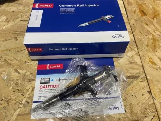 Форсунка топливная HD78 D4DD Denso 9709500-555